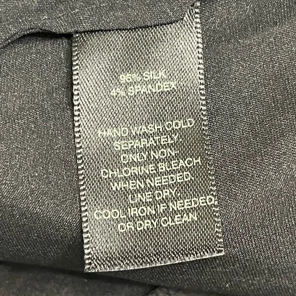 White House Black Market. Size 6 Form Fitting. 96%SILK & 4%SPANDEX = PERFECT FIT - Picture 7 of 9